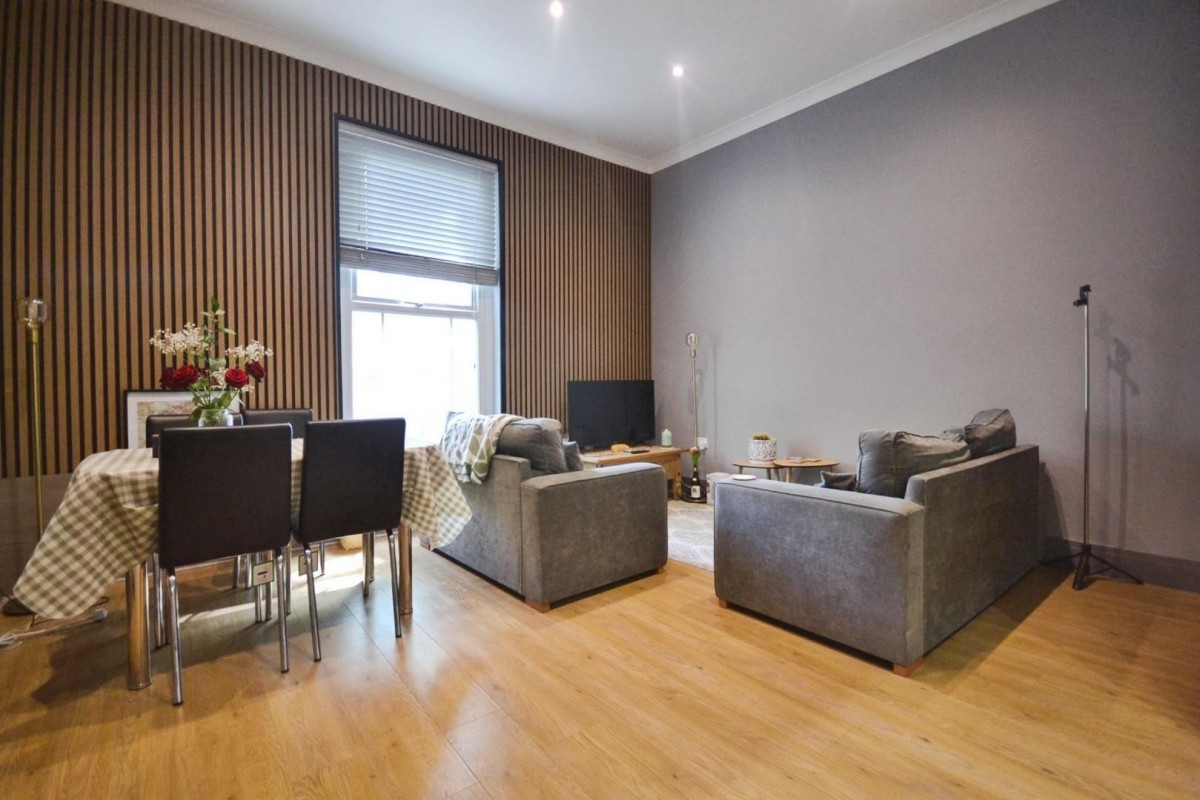 London Road, Reading , Berkshire, RG1 5DE