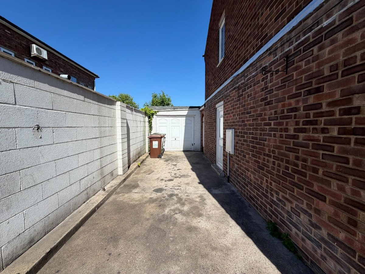 Chiltern Avenue, Knottingley, WF11 8EH