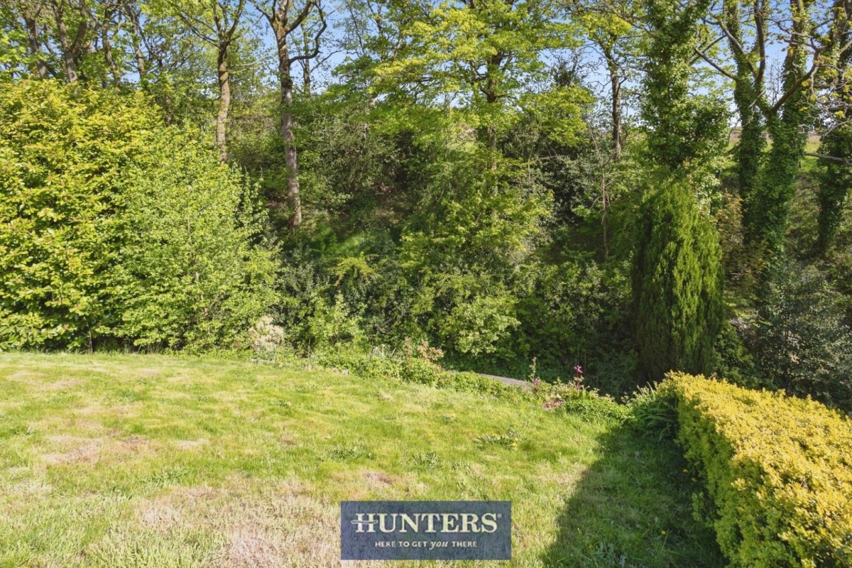 Lodge Court, Mottram