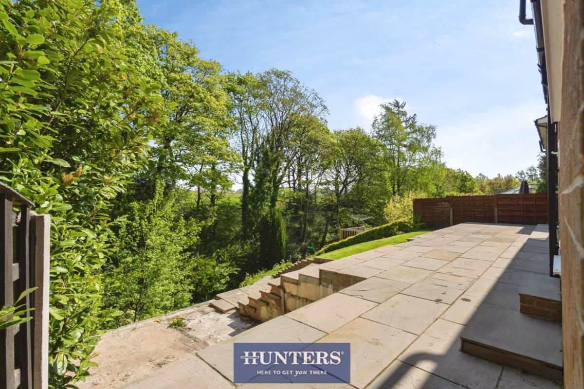 Lodge Court, Mottram