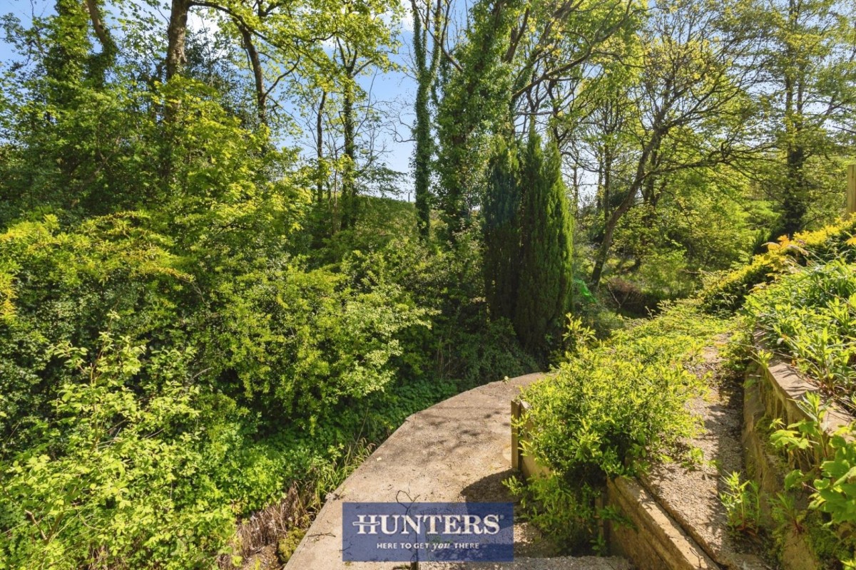 Lodge Court, Mottram