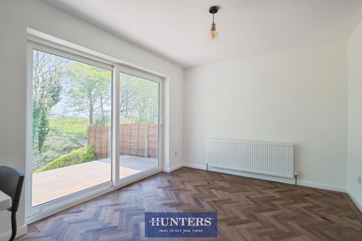 Lodge Court, Mottram
