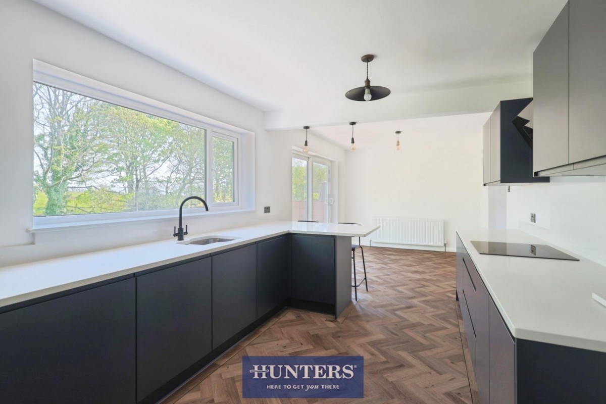 Lodge Court, Mottram
