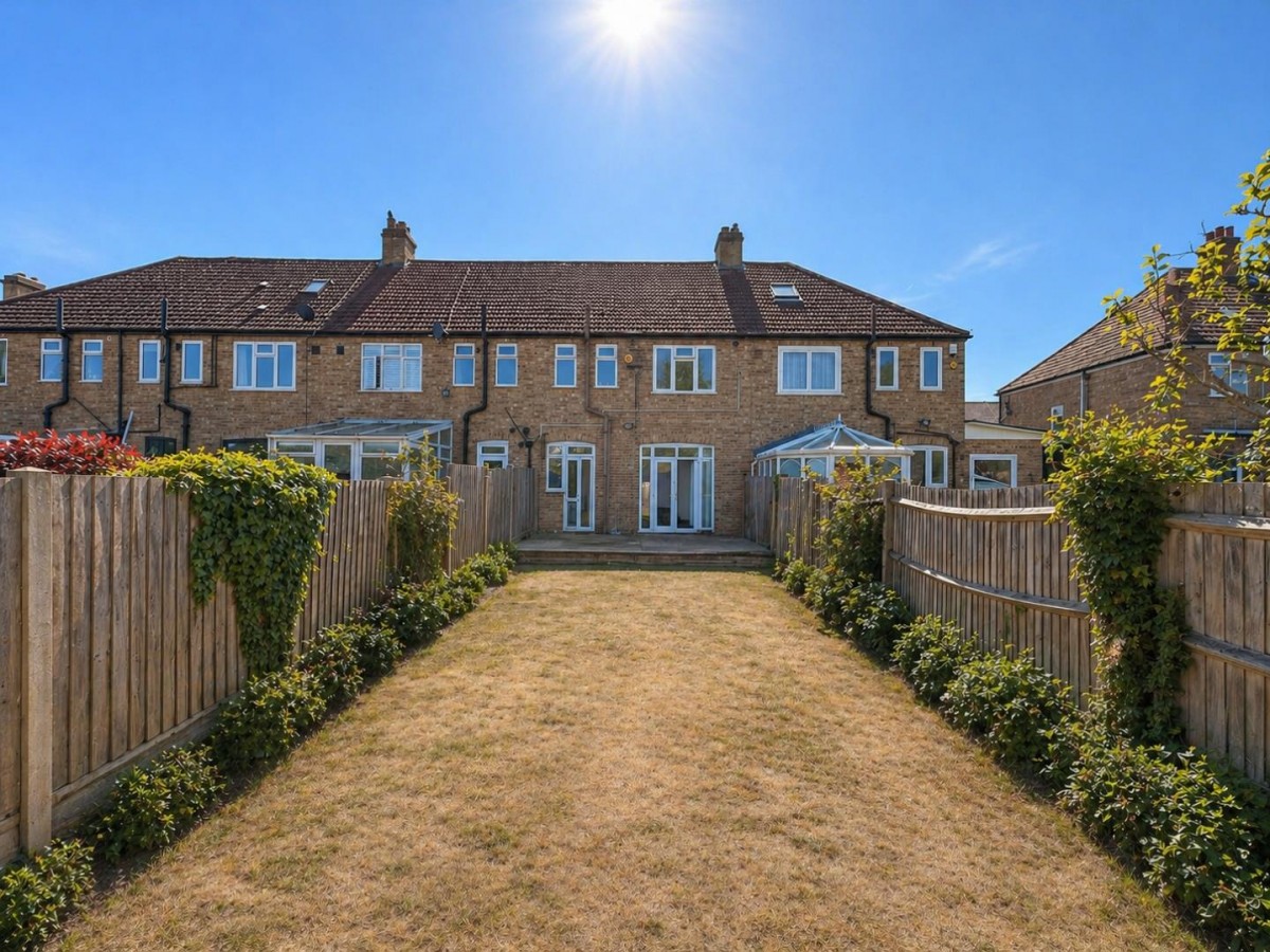 Byron Avenue, New Malden
