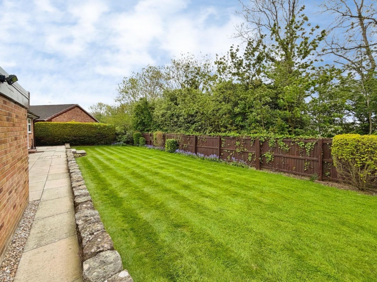 Eagle Lane, Little Sutton