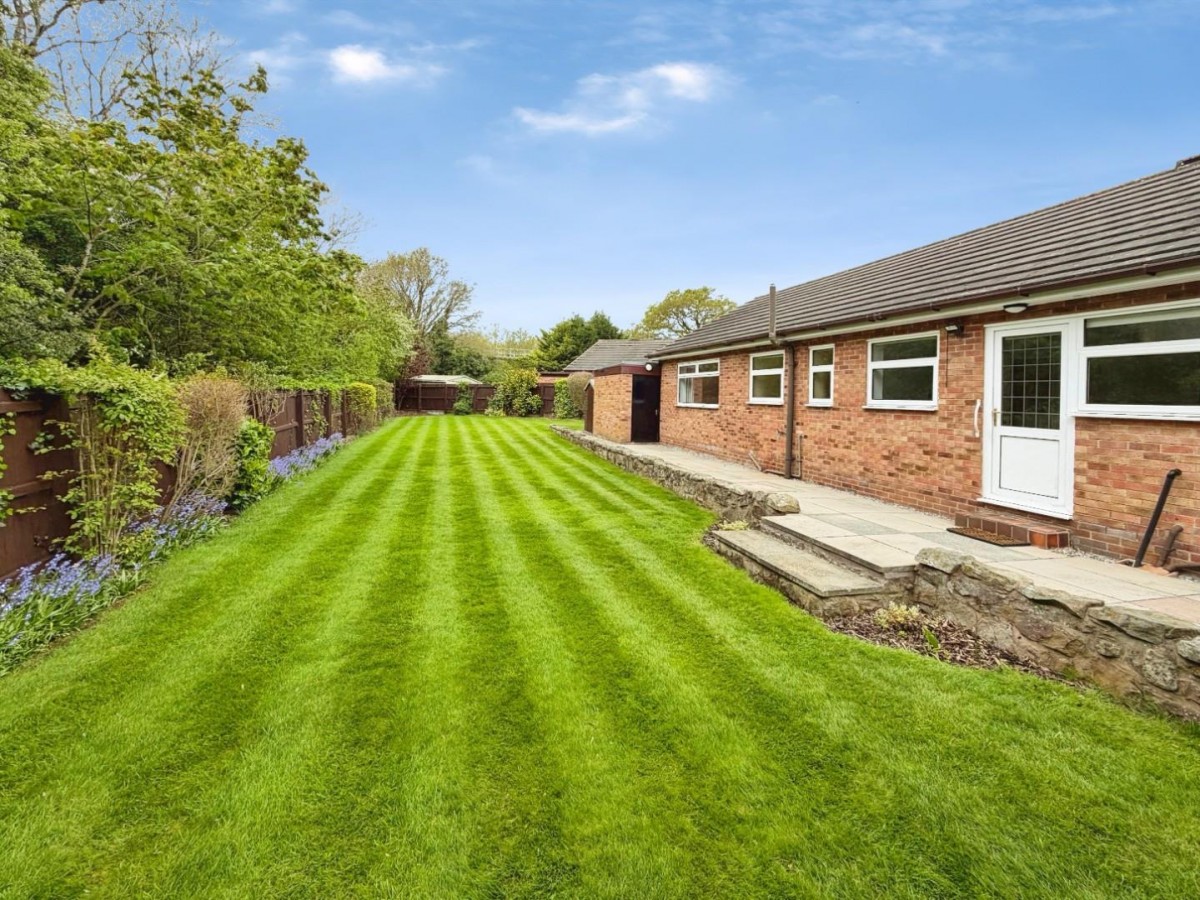 Eagle Lane, Little Sutton