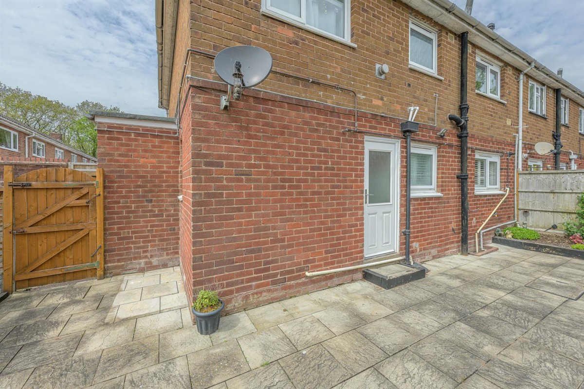 Dickinson Road, Wombourne, WV5 0NH