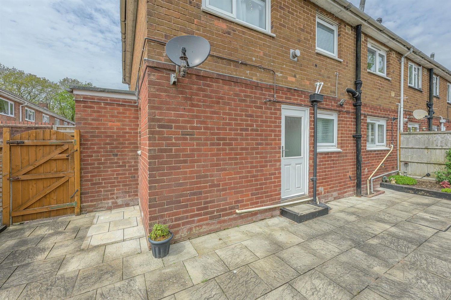 Dickinson Road, Wombourne, WV5 0NH