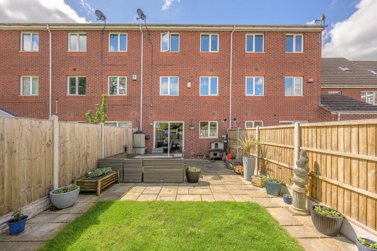 Bickon Drive, Quarry Bank, DY5 2JF
