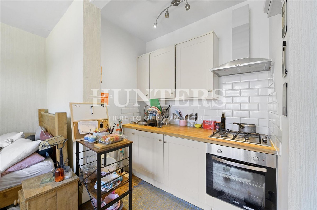 Ballards Lane , London, N12 8LJ