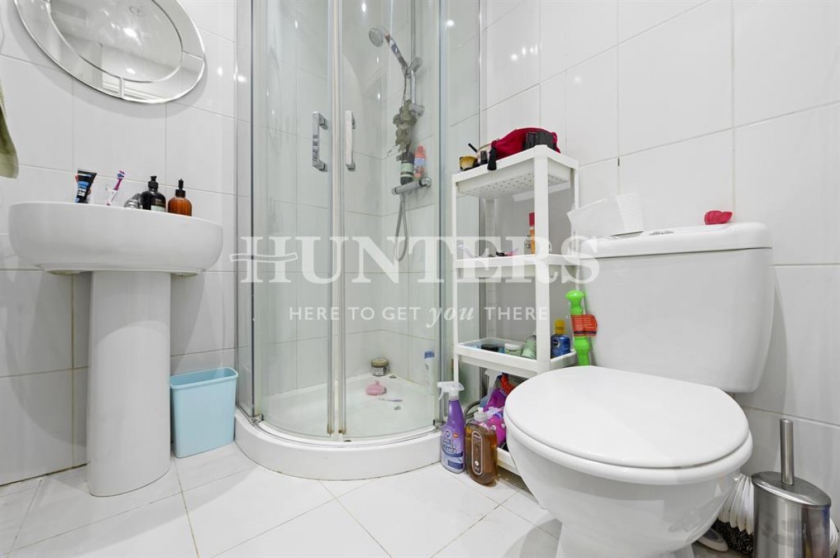 Ballards Lane , London, N12 8LJ