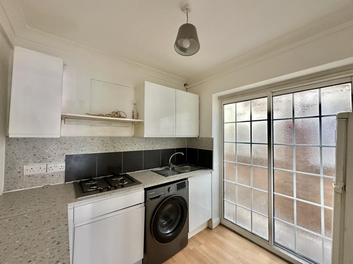 Berwick Avenue, Hayes