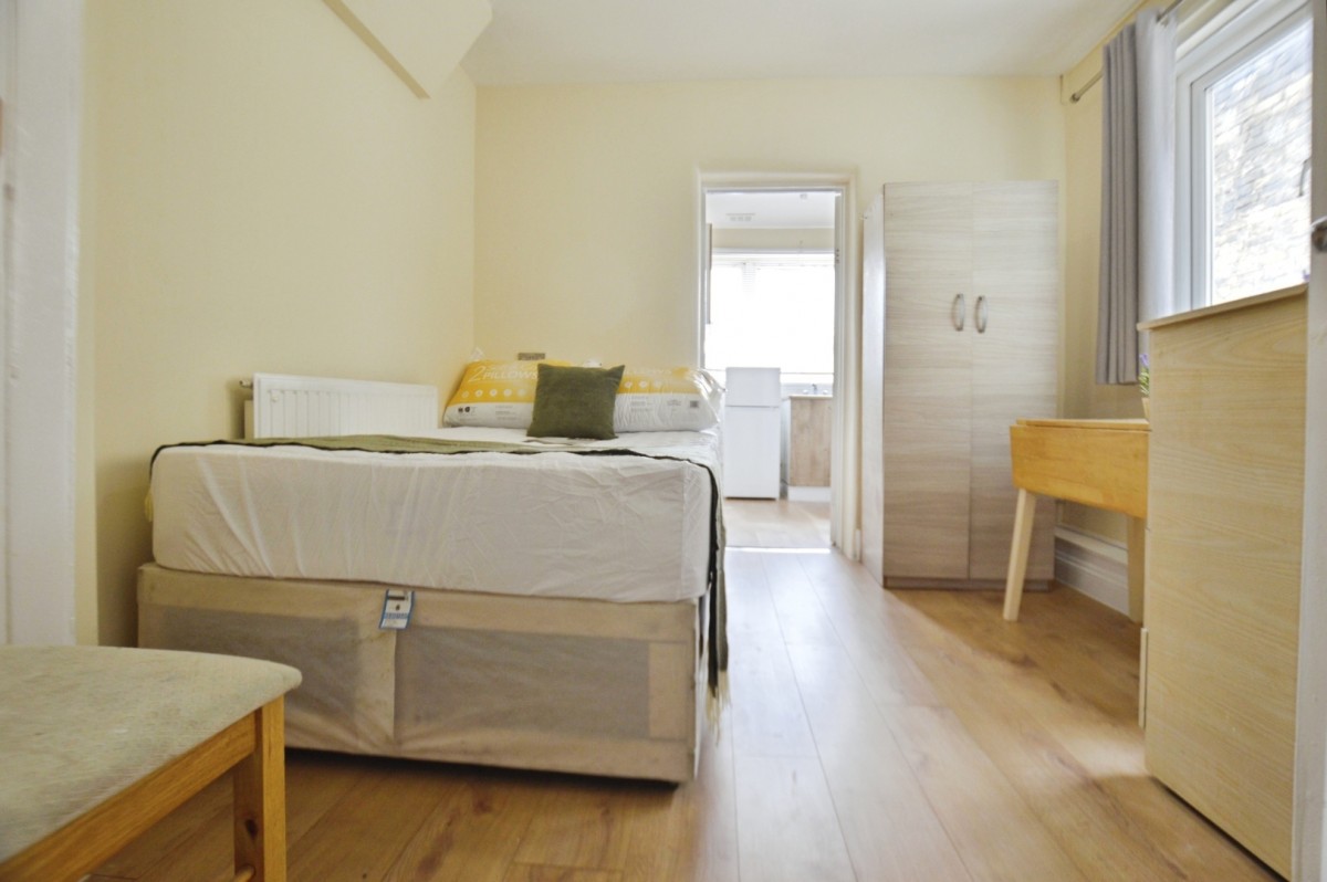 Barking Road, Plaistow, London, E13 8QE