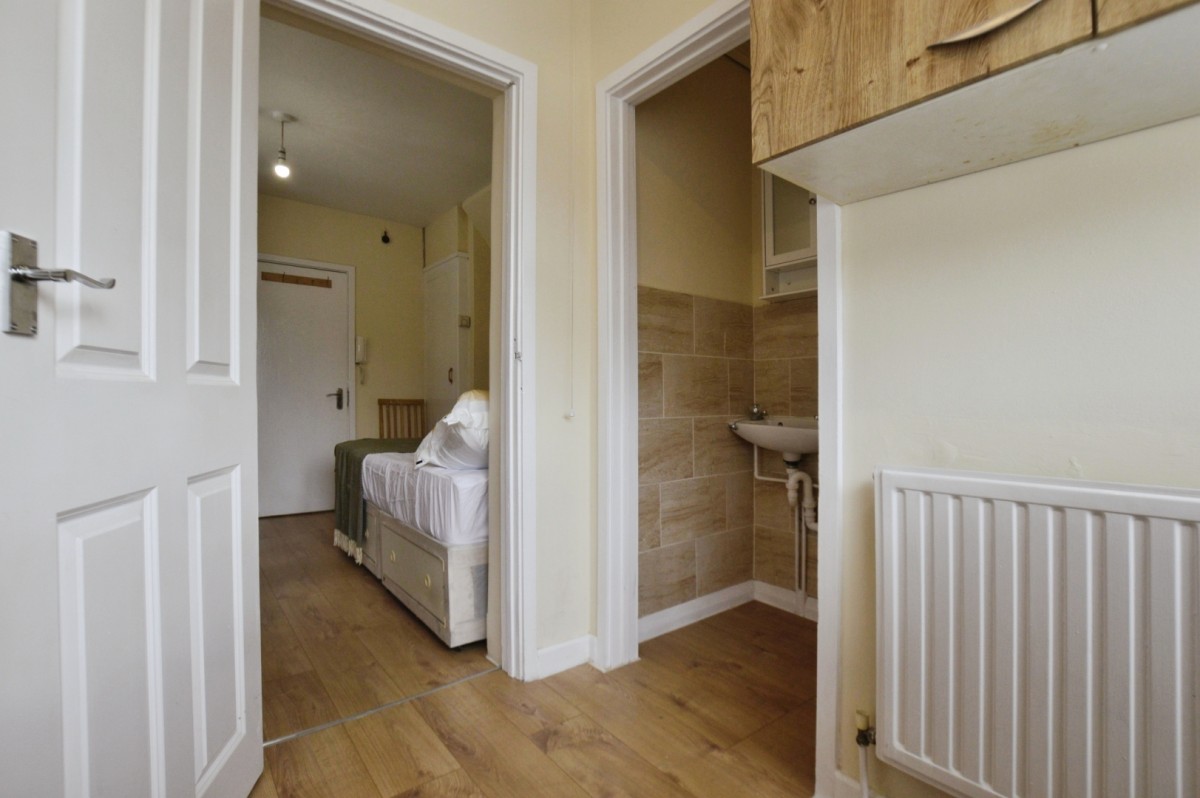 Barking Road, Plaistow, London, E13 8QE