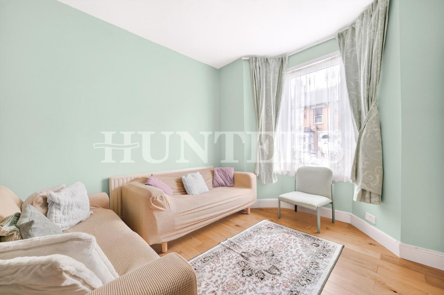 Station Crescent, London, N15