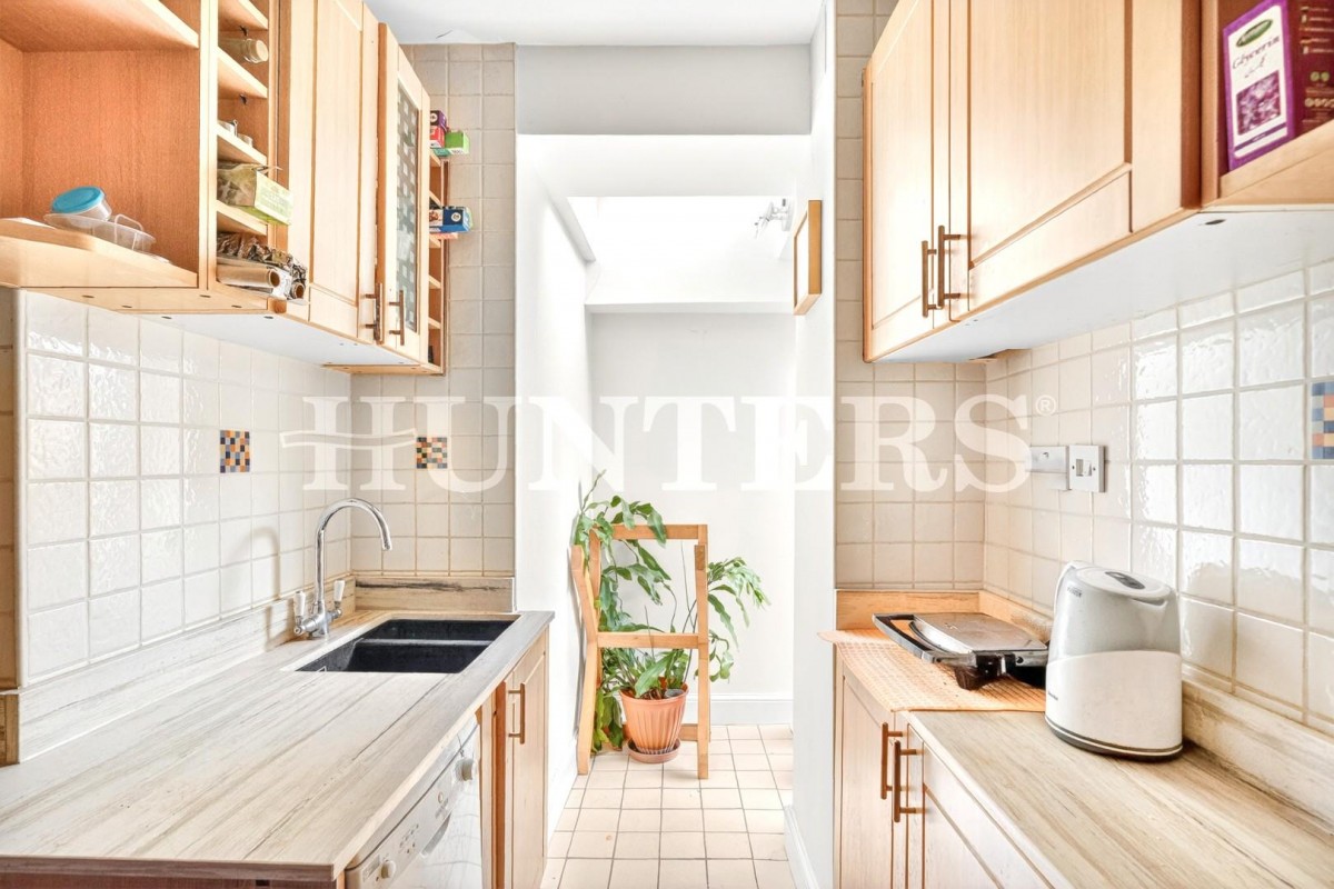 Station Crescent, London, N15