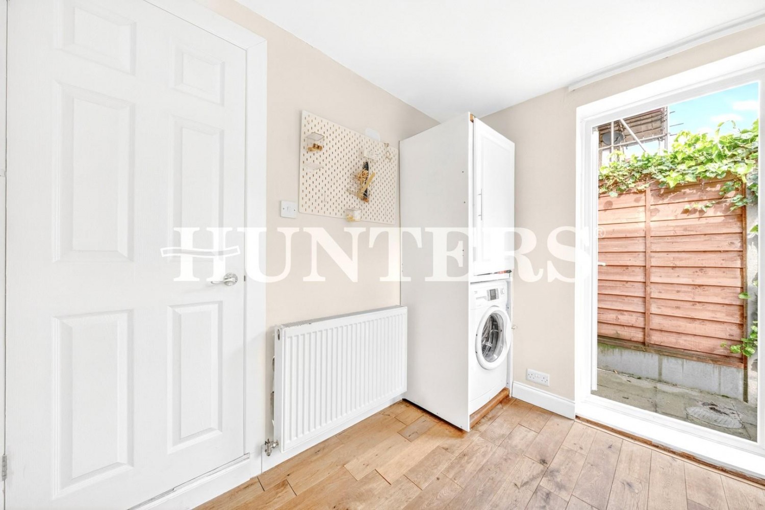 Station Crescent, London, N15