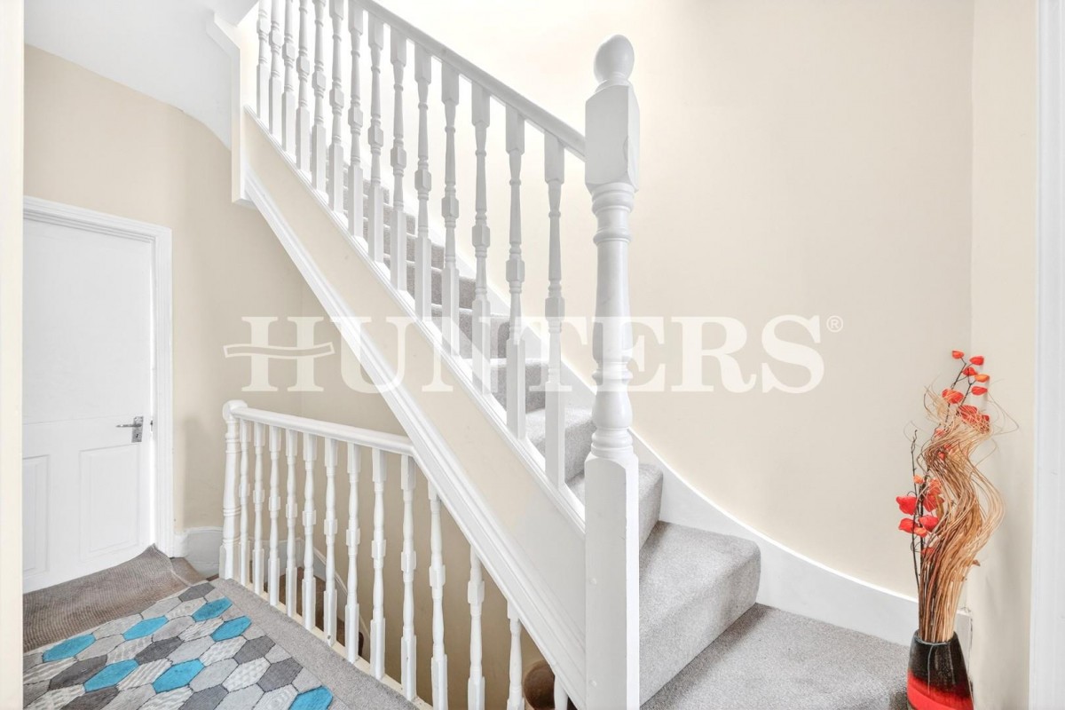Station Crescent, London, N15