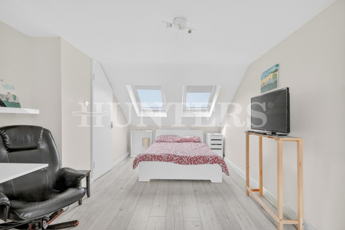 Station Crescent, London, N15