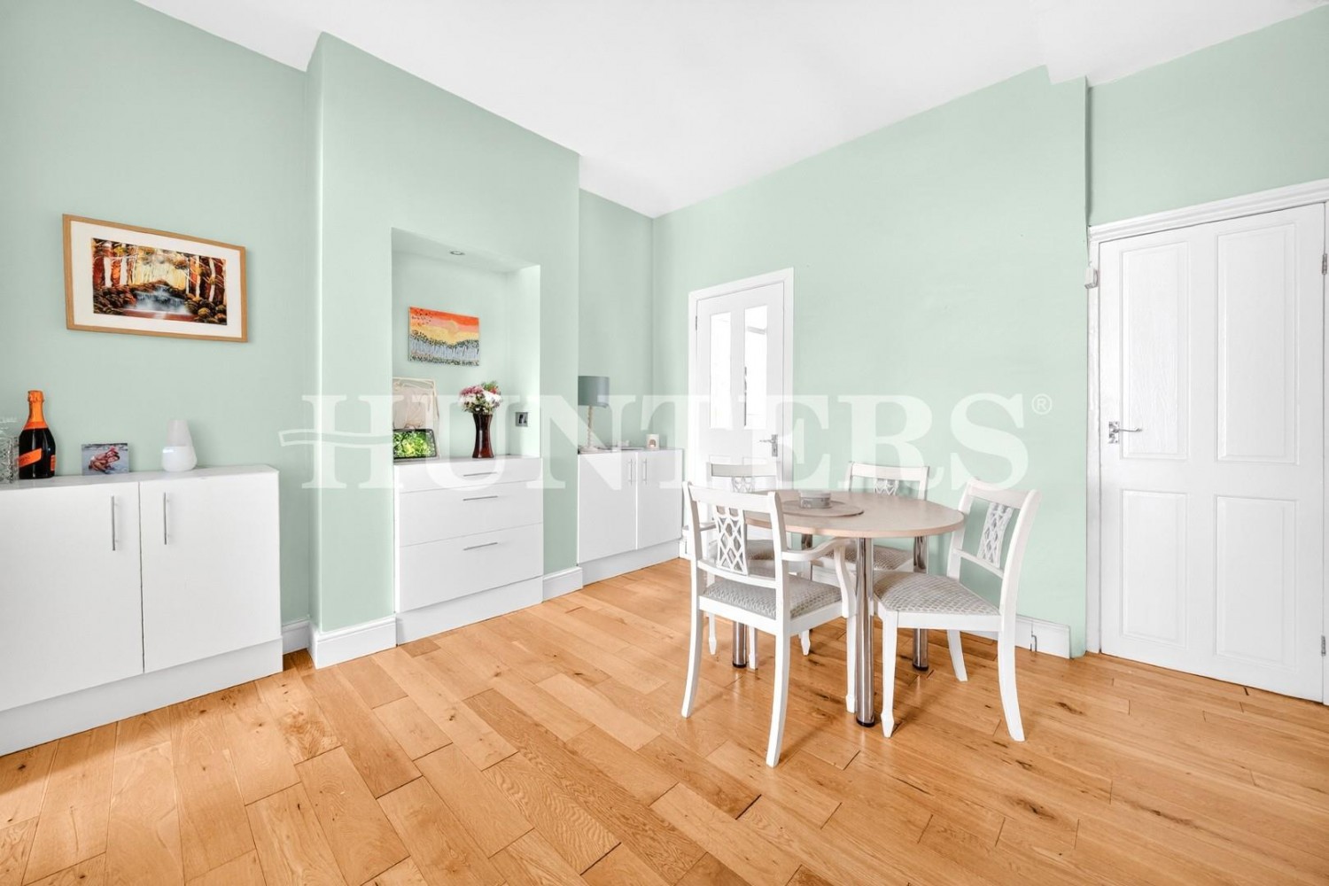 Station Crescent, London, N15