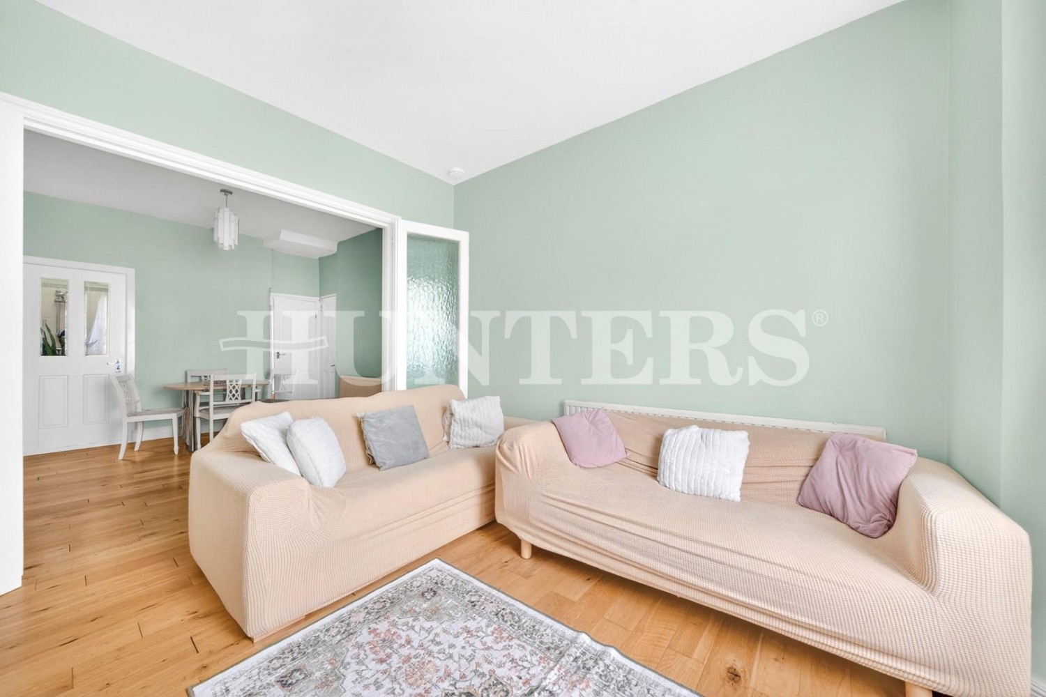 Station Crescent, London, N15