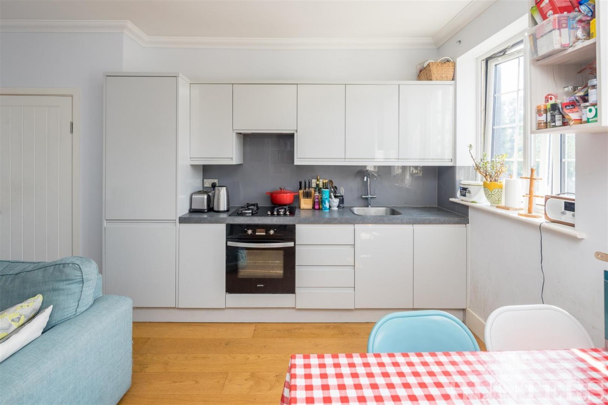 Avenue Road, London, N15