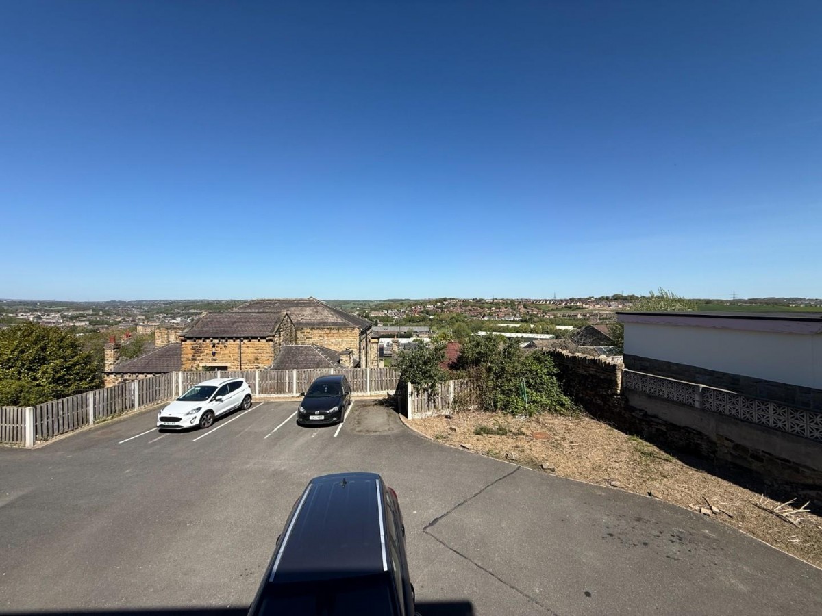 Kirkgate, Hanging Heaton, Batley