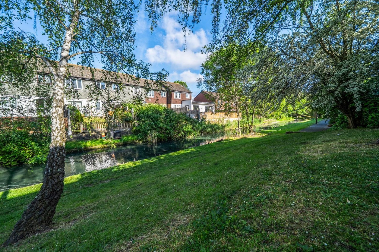 Woolf Close, London