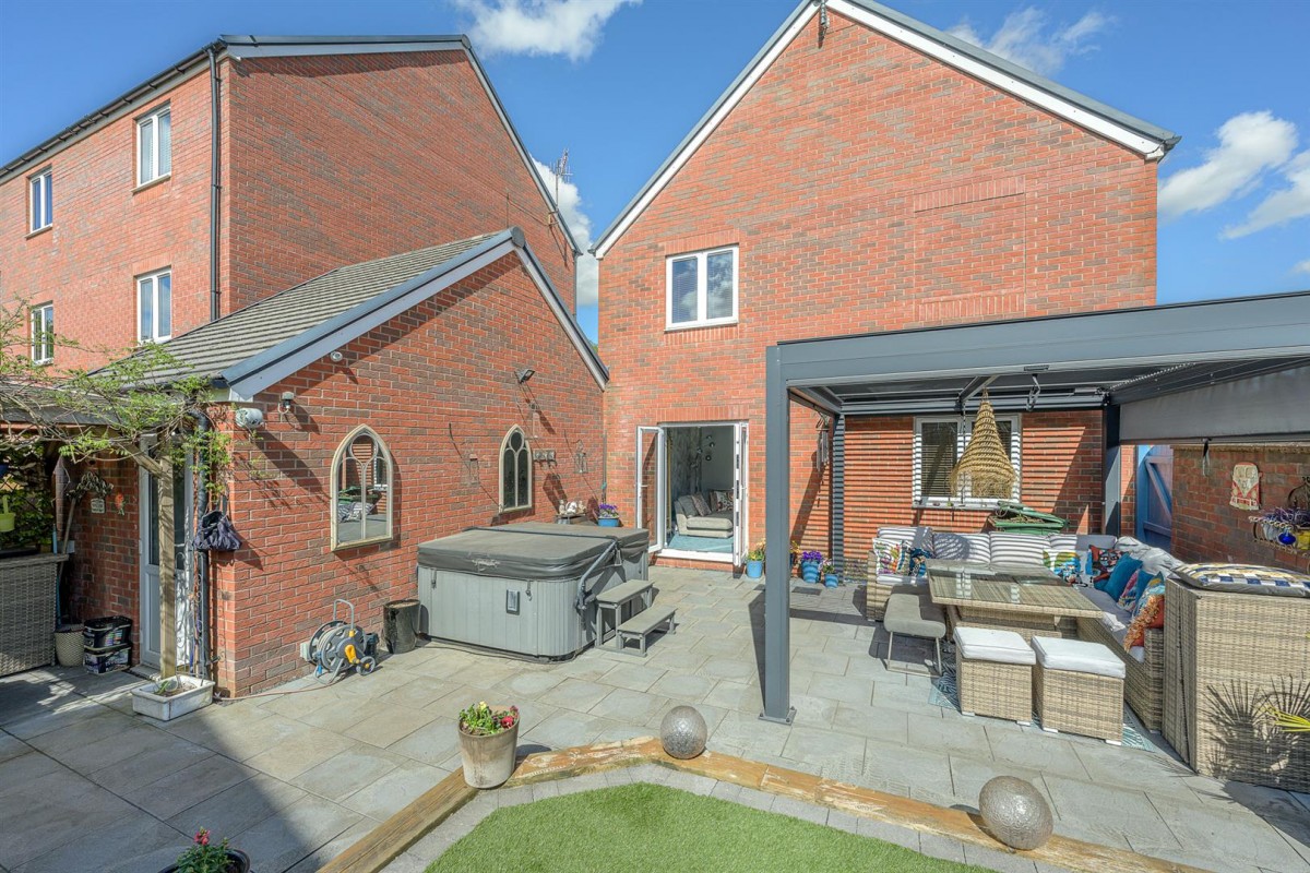 Keller Walk, Amblecote, Stourbridge, DY8 4BF