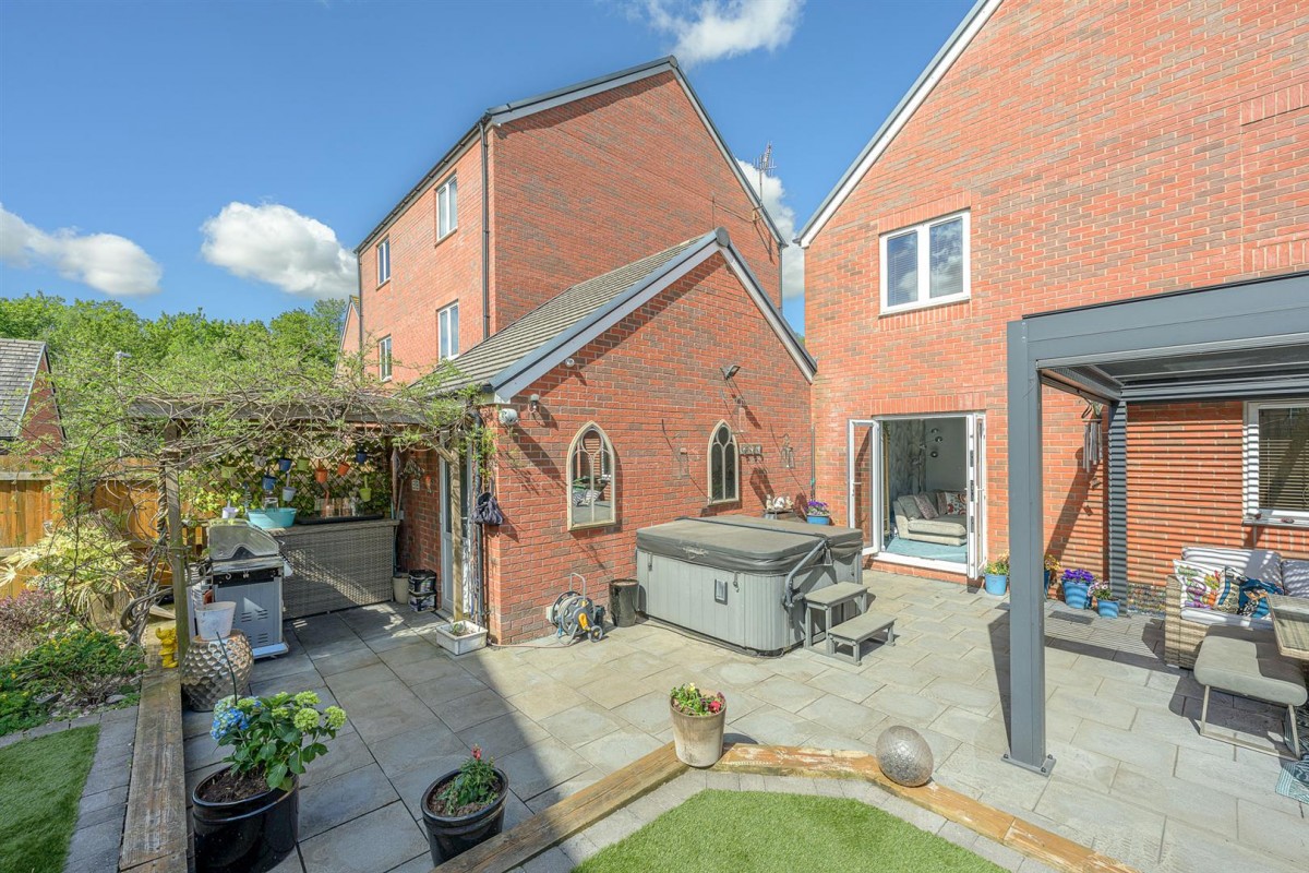 Keller Walk, Amblecote, Stourbridge, DY8 4BF