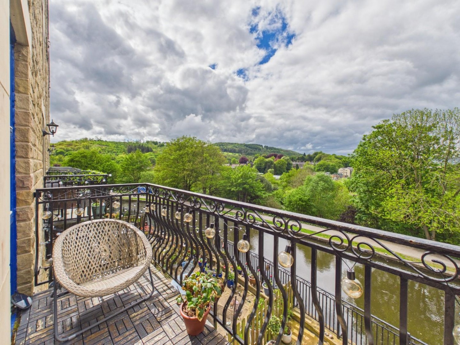 The Locks, Bingley