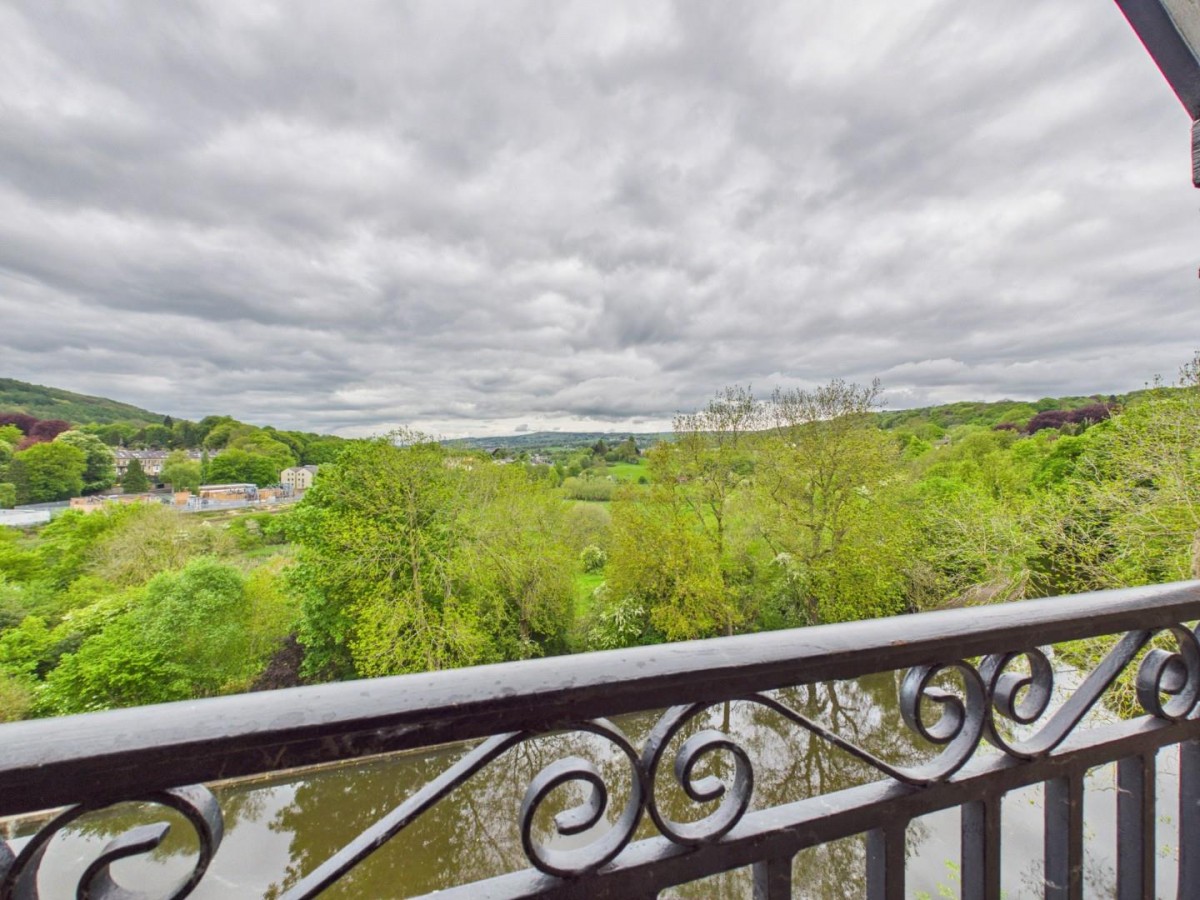 The Locks, Bingley