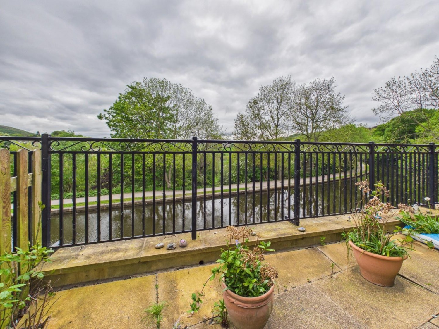 The Locks, Bingley