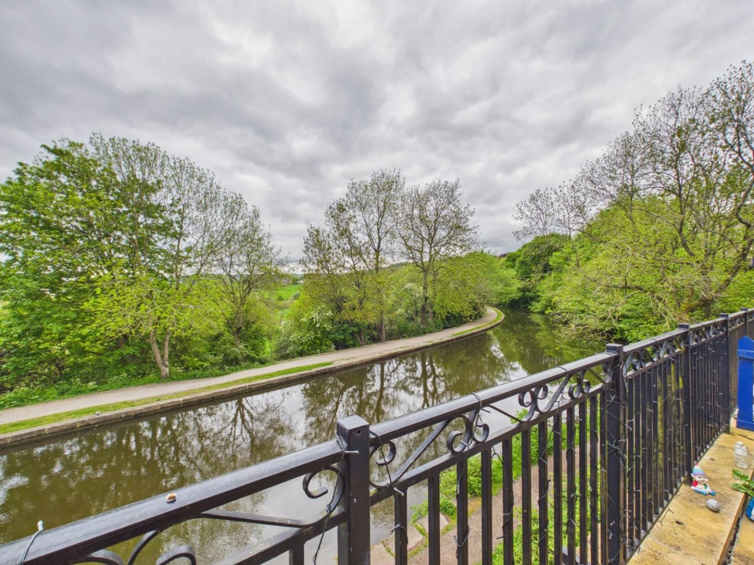 The Locks, Bingley