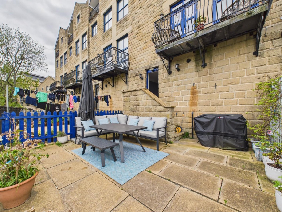 The Locks, Bingley