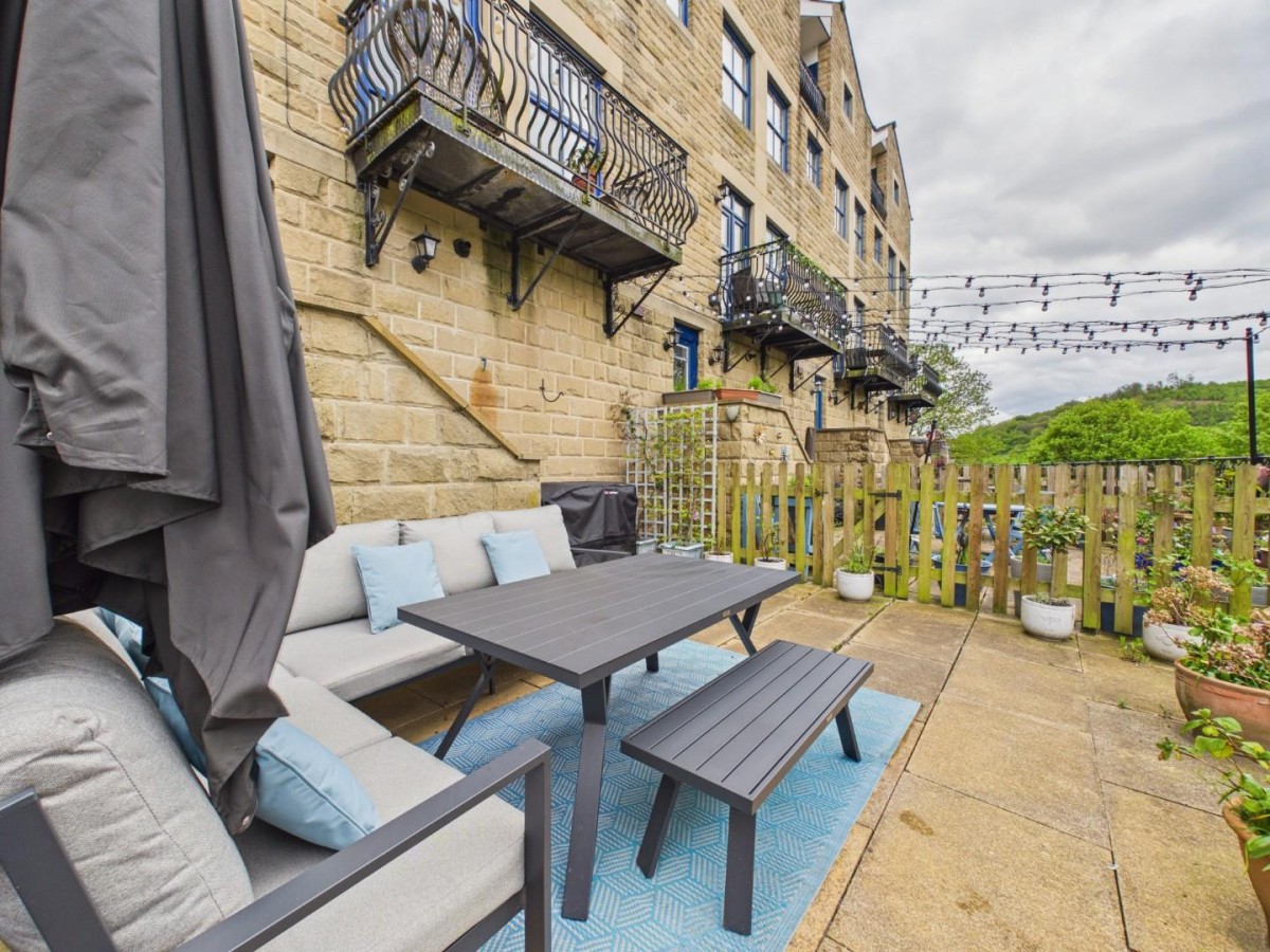 The Locks, Bingley