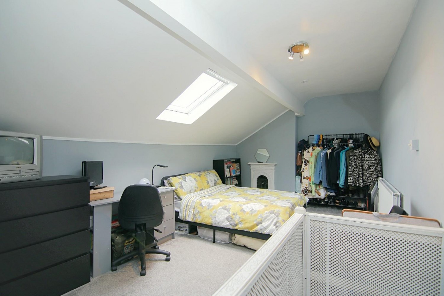 Cowley Road, Rodley