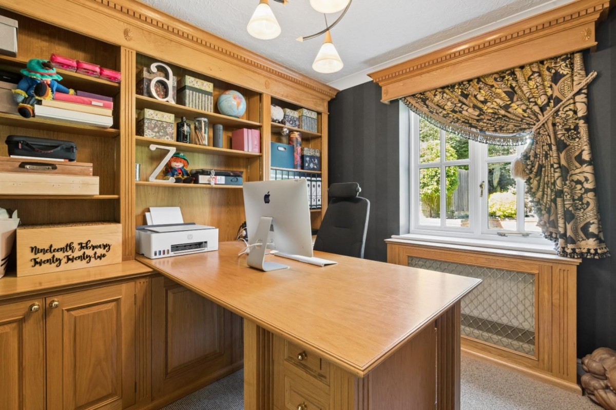 Saxon Close, Amersham, Buckinghamshire, HP6 5QA