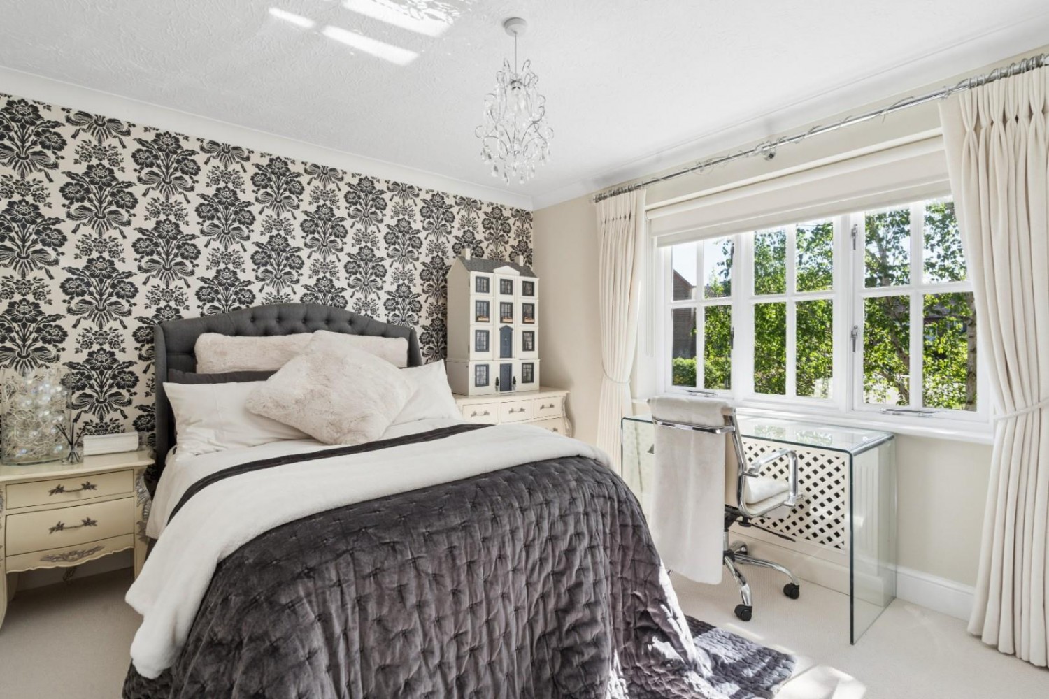 Saxon Close, Amersham, Buckinghamshire, HP6 5QA