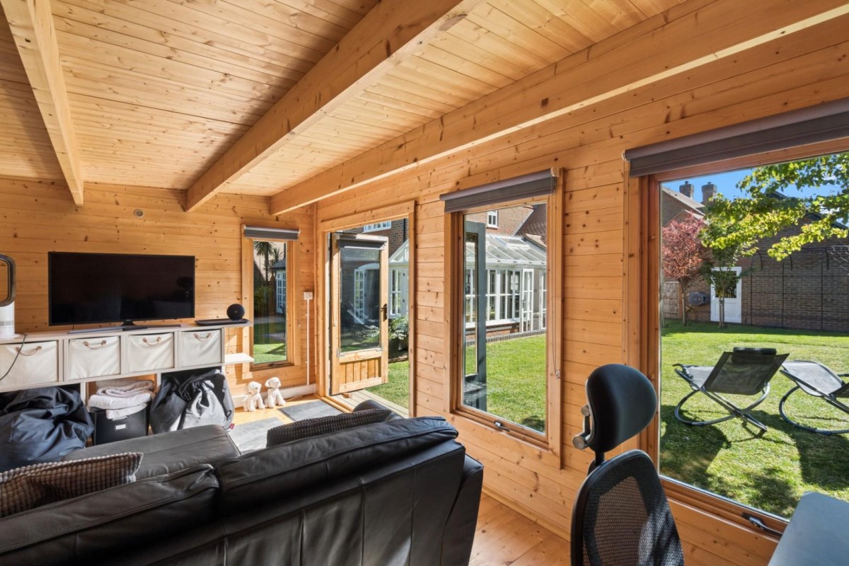 Saxon Close, Amersham, Buckinghamshire, HP6 5QA
