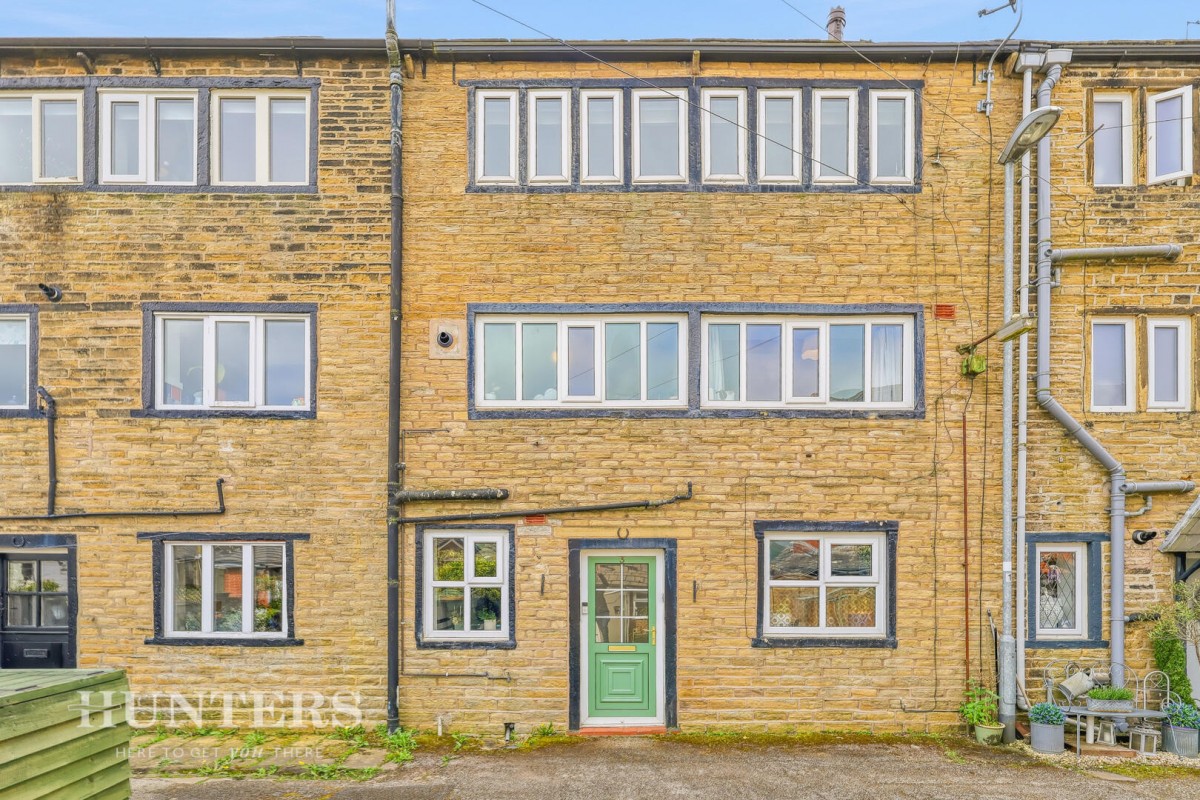 Wrigley Place, Smithy Bridge, OL15 0EN