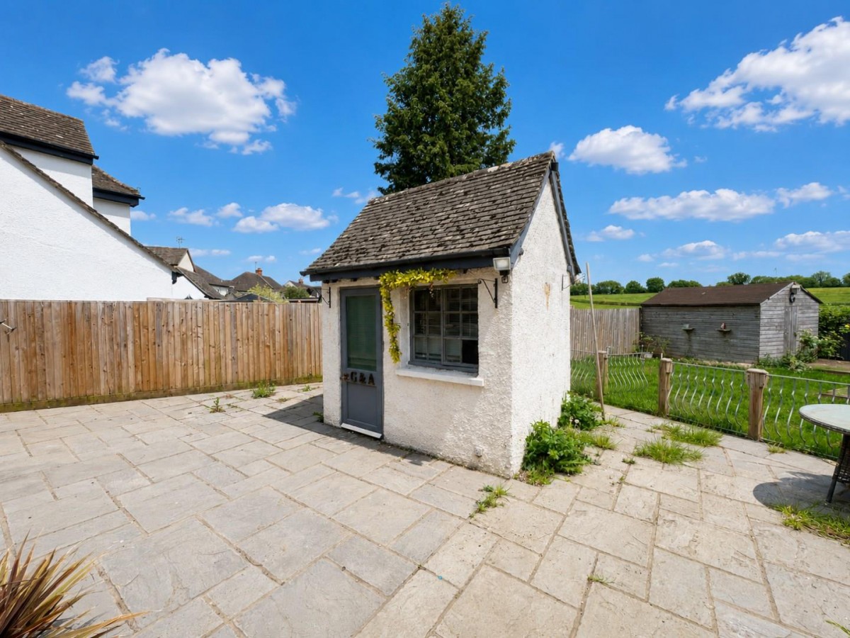 Draycott Crescent, Cam, Dursley, GL11 5LN