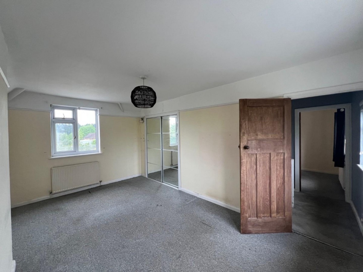 Draycott Crescent, Cam, Dursley, GL11 5LN