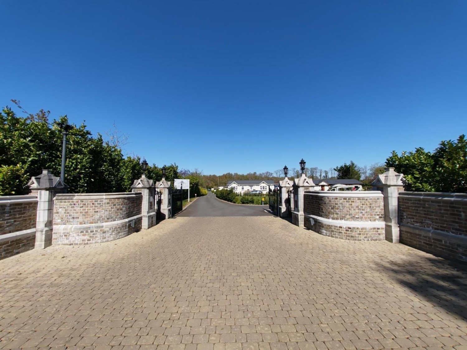 Victoria Gardens, Barkham Ride, Finchampstead