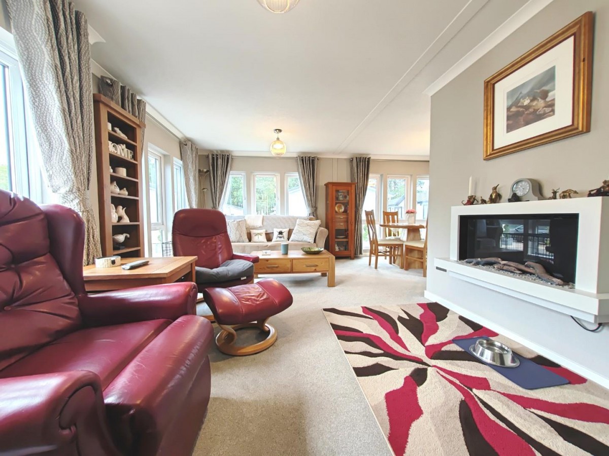 Victoria Gardens, Barkham Ride, Finchampstead