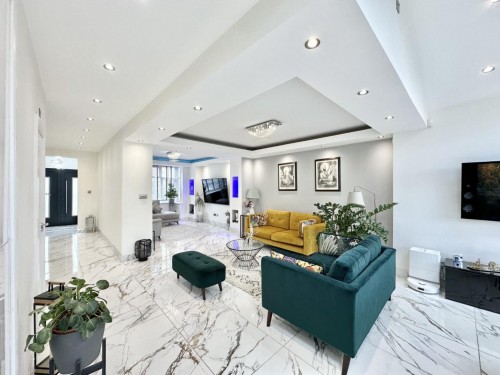 Acacia Avenue, Hayes