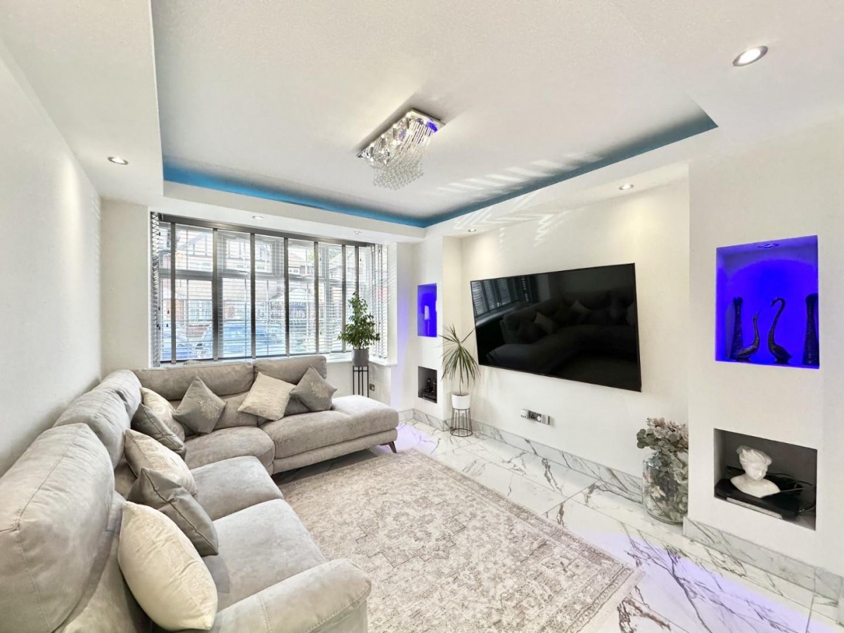 Acacia Avenue, Hayes