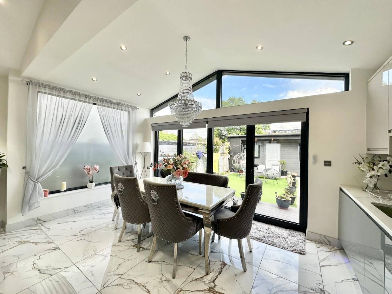 Acacia Avenue, Hayes
