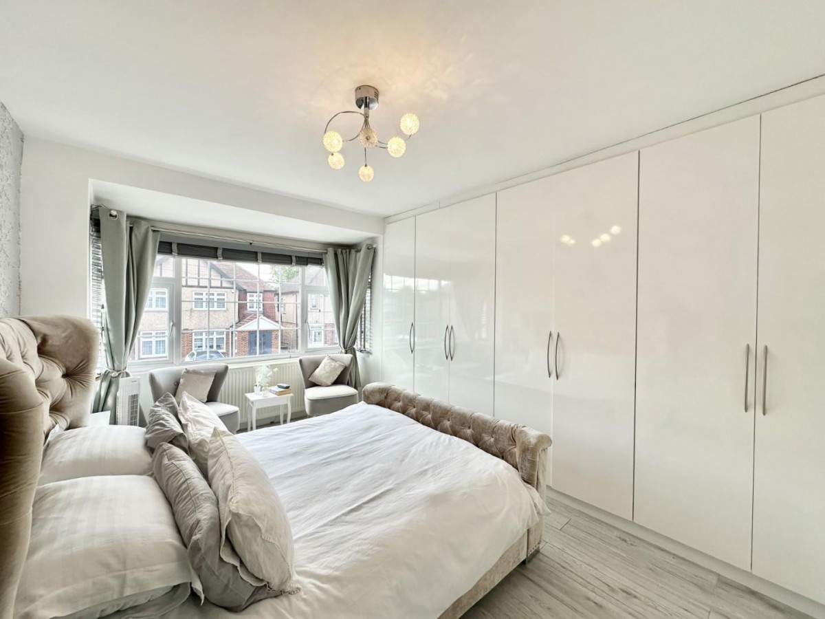 Acacia Avenue, Hayes