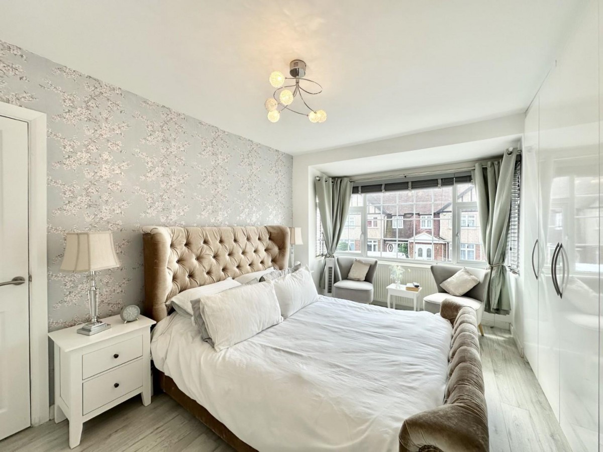 Acacia Avenue, Hayes